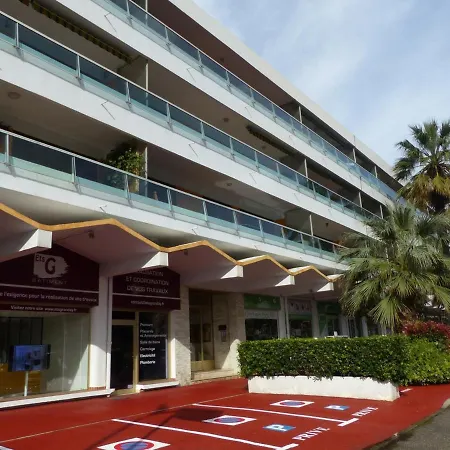 T2 Climatise Au Centre-ville Du Lavandou Avec Terrasse Et Parking - Fr-1-308-47 Apartman *