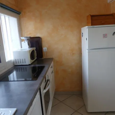 Apartamento T2 Climatise Au Centre-ville Du Lavandou Avec Terrasse Et Parking - Fr-1-308-47 *