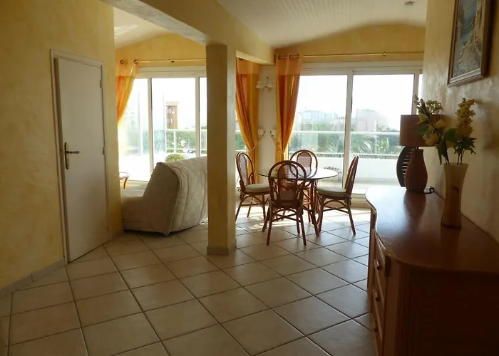 Appartement T2 Climatise Au Centre-ville Du Lavandou Avec Terrasse Et Parking - Fr-1-308-47