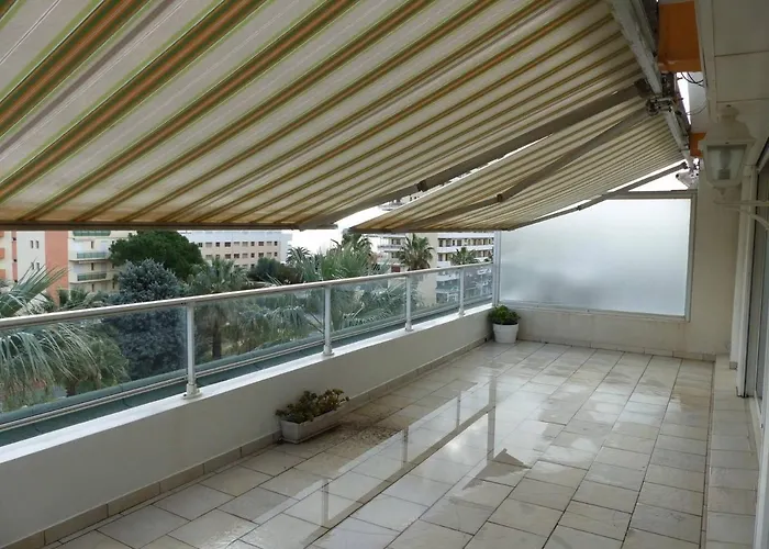 T2 Climatise Au Centre-ville Du Lavandou Avec Terrasse Et Parking - Fr-1-308-47 Le Lavandou