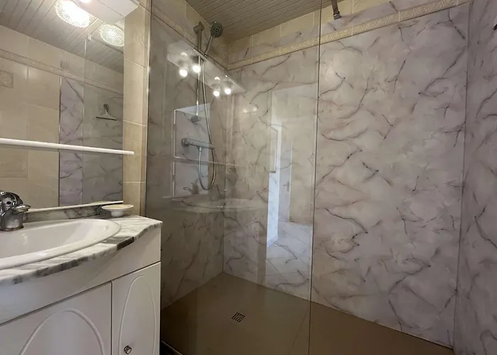 T2 Climatise Au Centre-ville Du Lavandou Avec Terrasse Et Parking - Fr-1-308-47 Apartman *