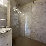 T2 Climatise Au Centre-ville Du Lavandou Avec Terrasse Et Parking - Fr-1-308-47 Apartment *