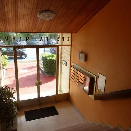 T2 Climatise Au Centre-ville Du Lavandou Avec Terrasse Et Parking