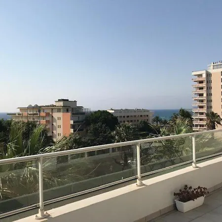 T2 Climatise Au Centre-ville Du Lavandou Avec Terrasse Et Parking