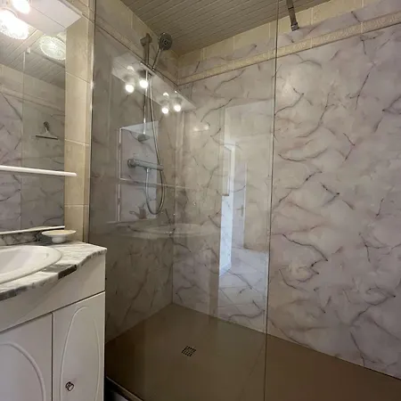 T2 Climatisé Avec Parking Au Centre Du Lavandou - Fr-1-308-47 Apartamento *